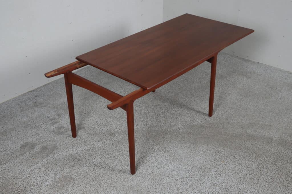 Spisebord i teak ala johannes andersen