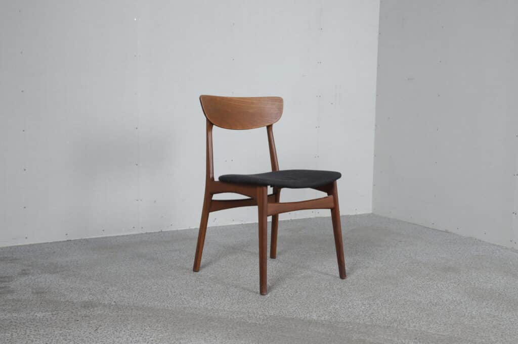 Én spisestol, R. Borregaard