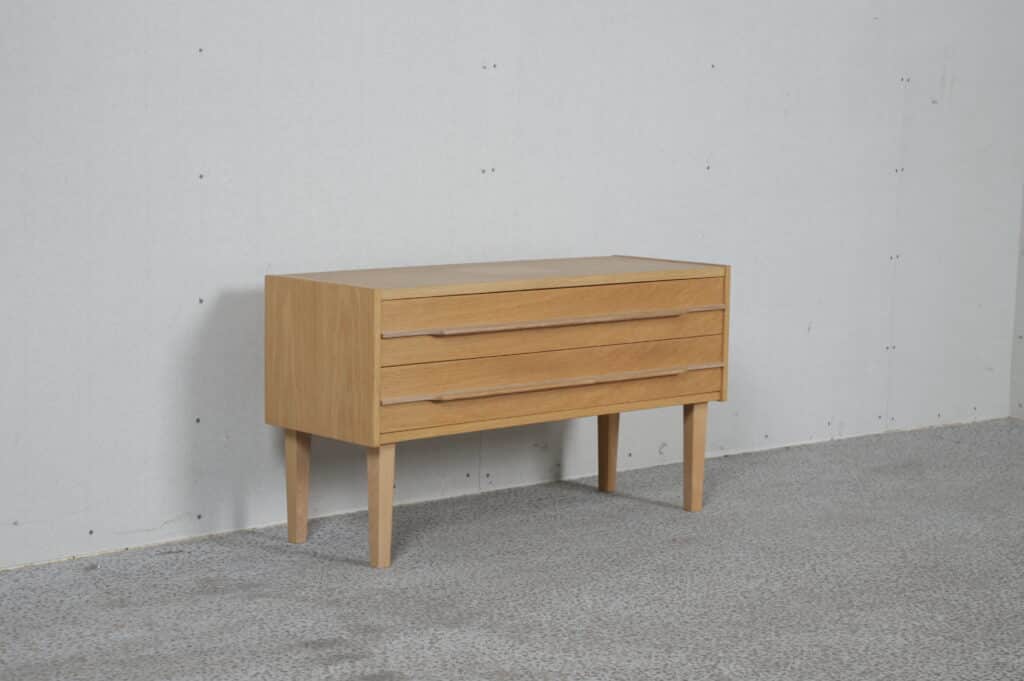 Entrésæt i lys egetræ med kommode og spejl