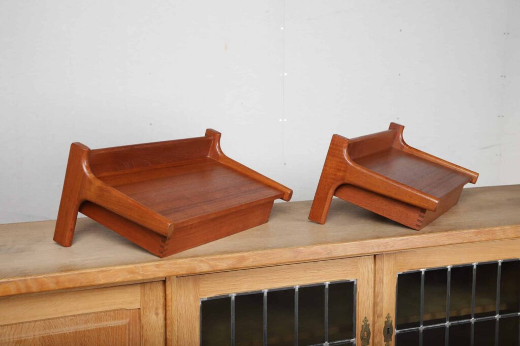 To væghængte natborde/sengeborde af Børge Mogensen  i teak