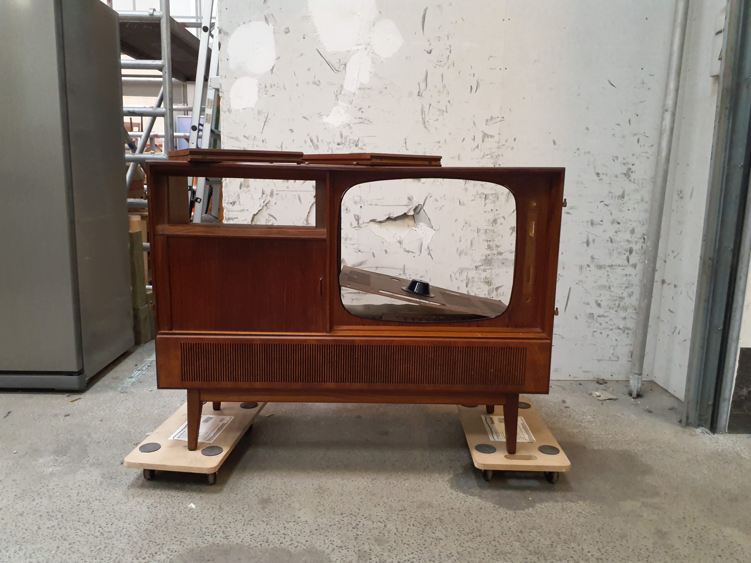 Vintage TV/radio møbel, bar, teak - Image 5