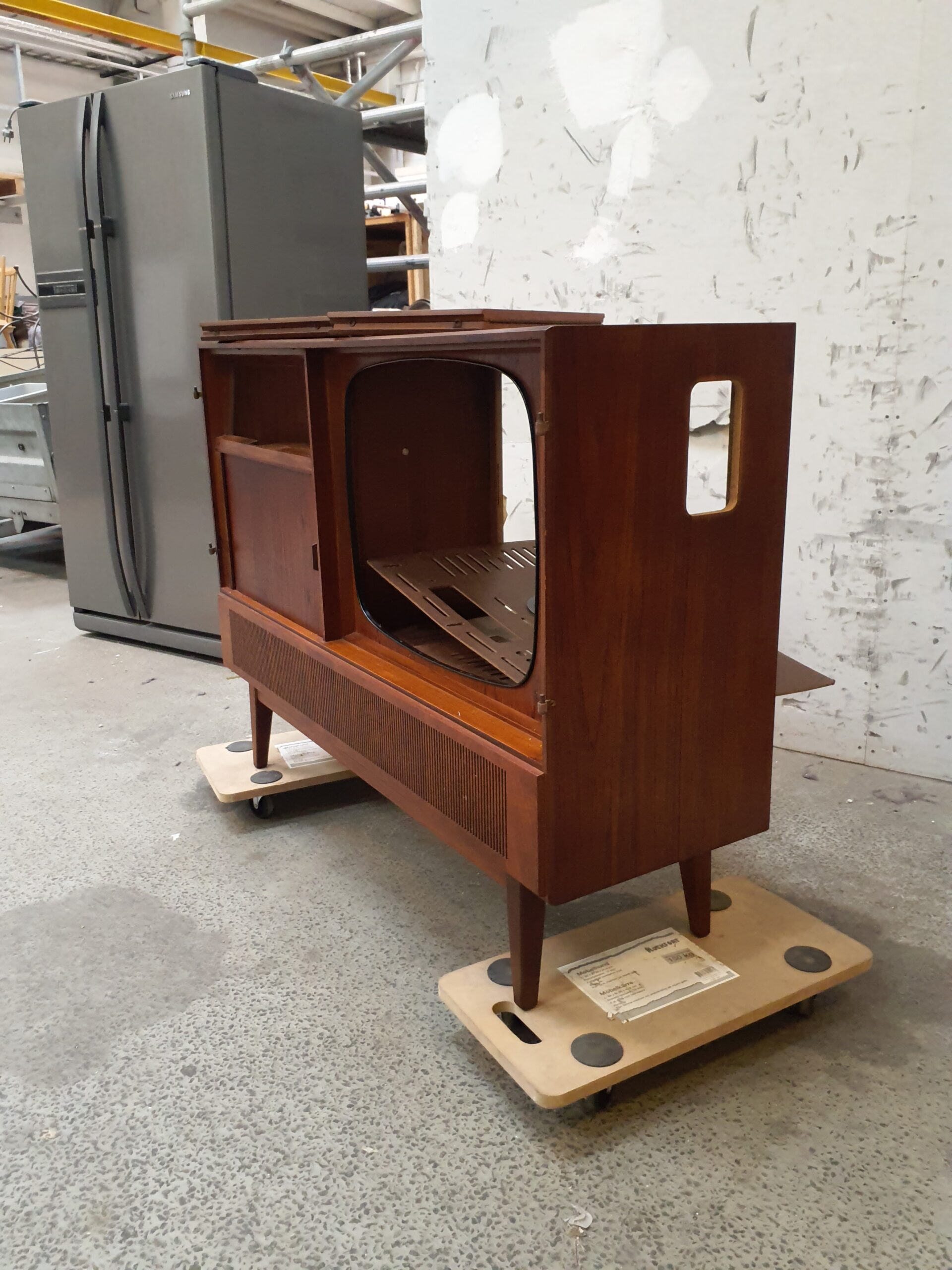 Vintage TV/radio møbel, bar, teak - Image 4