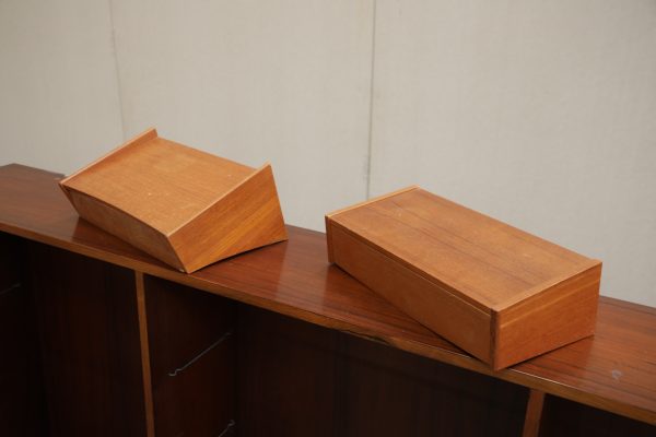To væghængte natborde i teak - Image 4