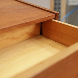 To væghængte natborde i teak - Image 5