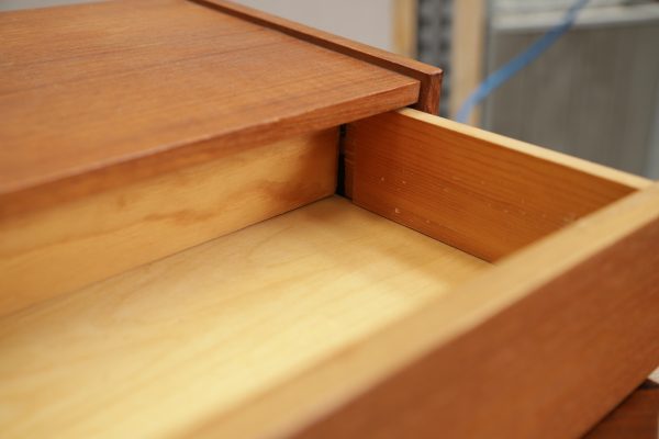 To væghængte natborde i teak - Image 5