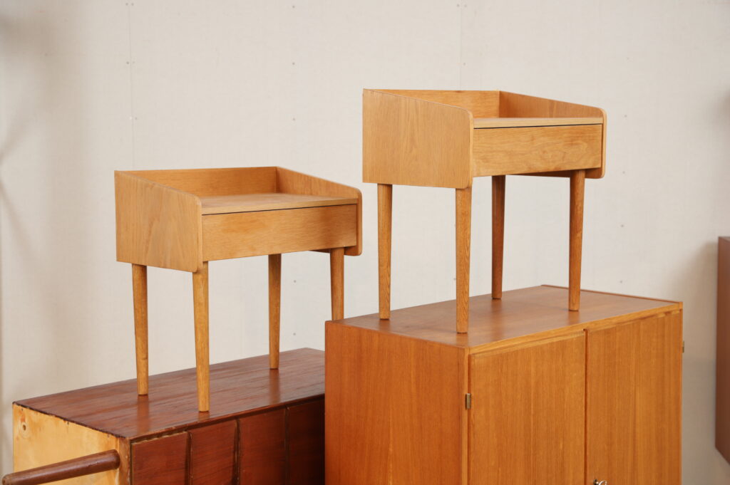 To sengeborde/natborde i egetræ