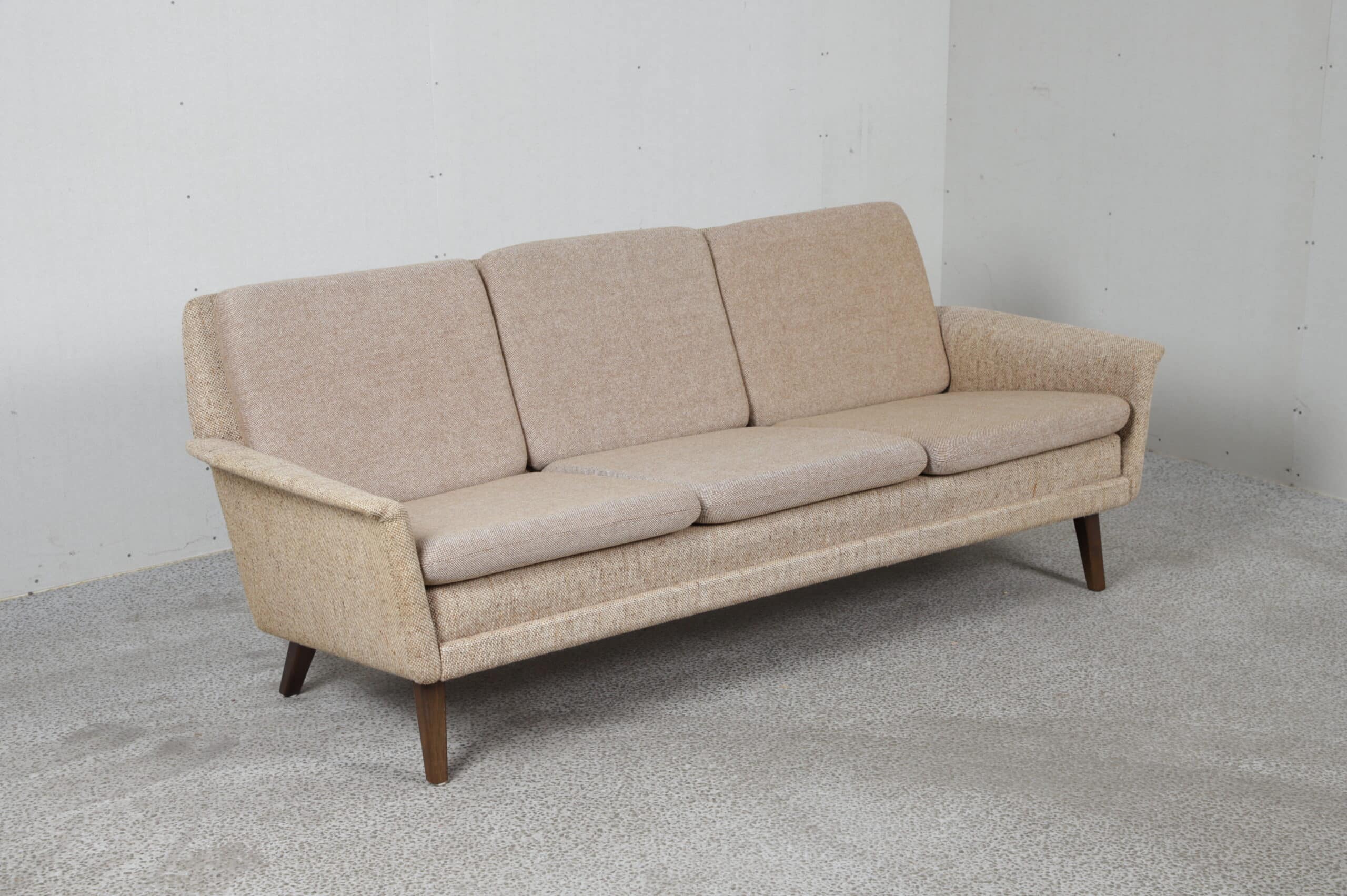 Tre personers sofa, Fritz Hansen / Arne Vodder, model 0464 - Image 1