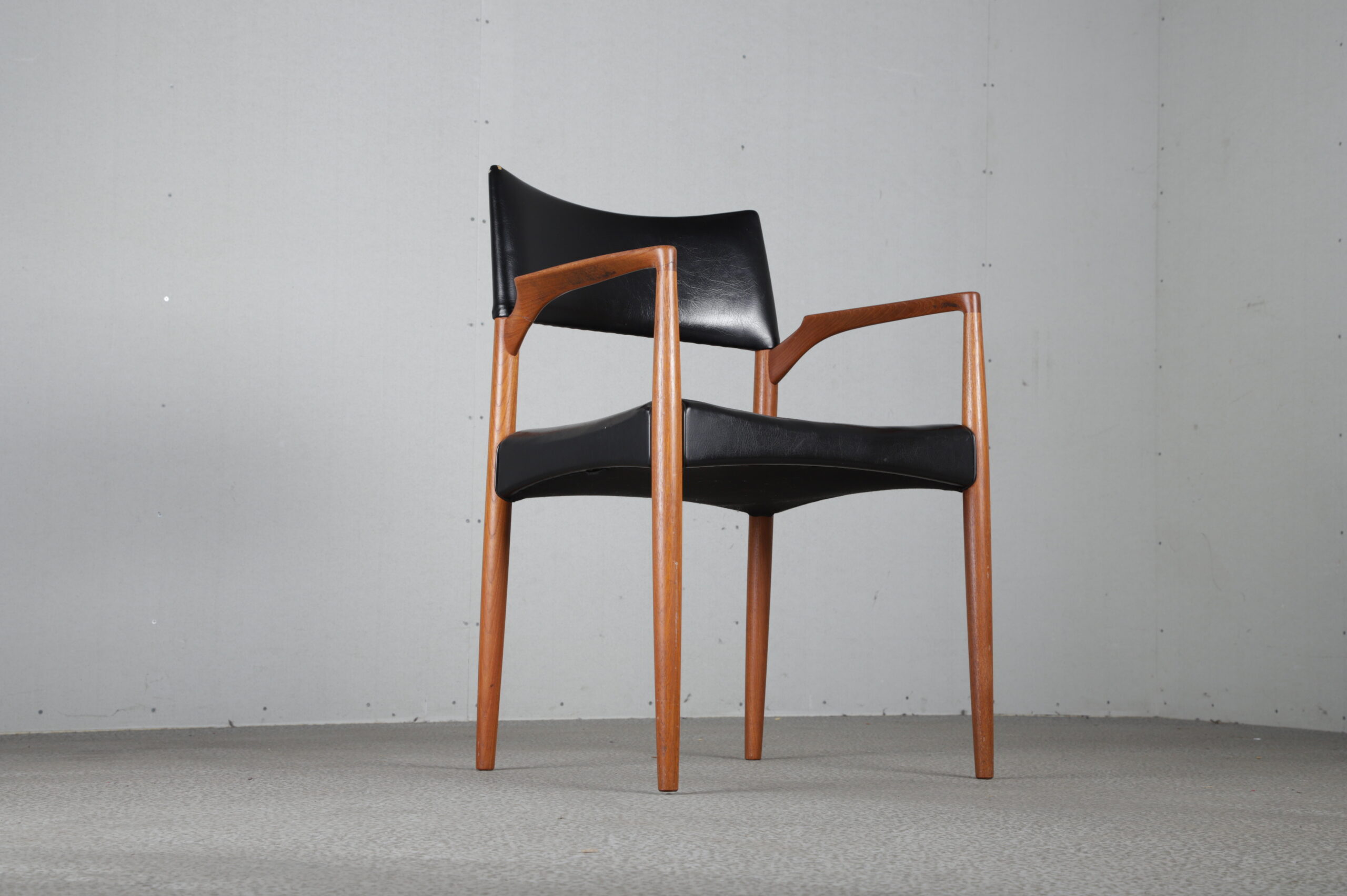 Armstol i teak af Ejner Larsen og Aksel Bender Madsen - Image 1