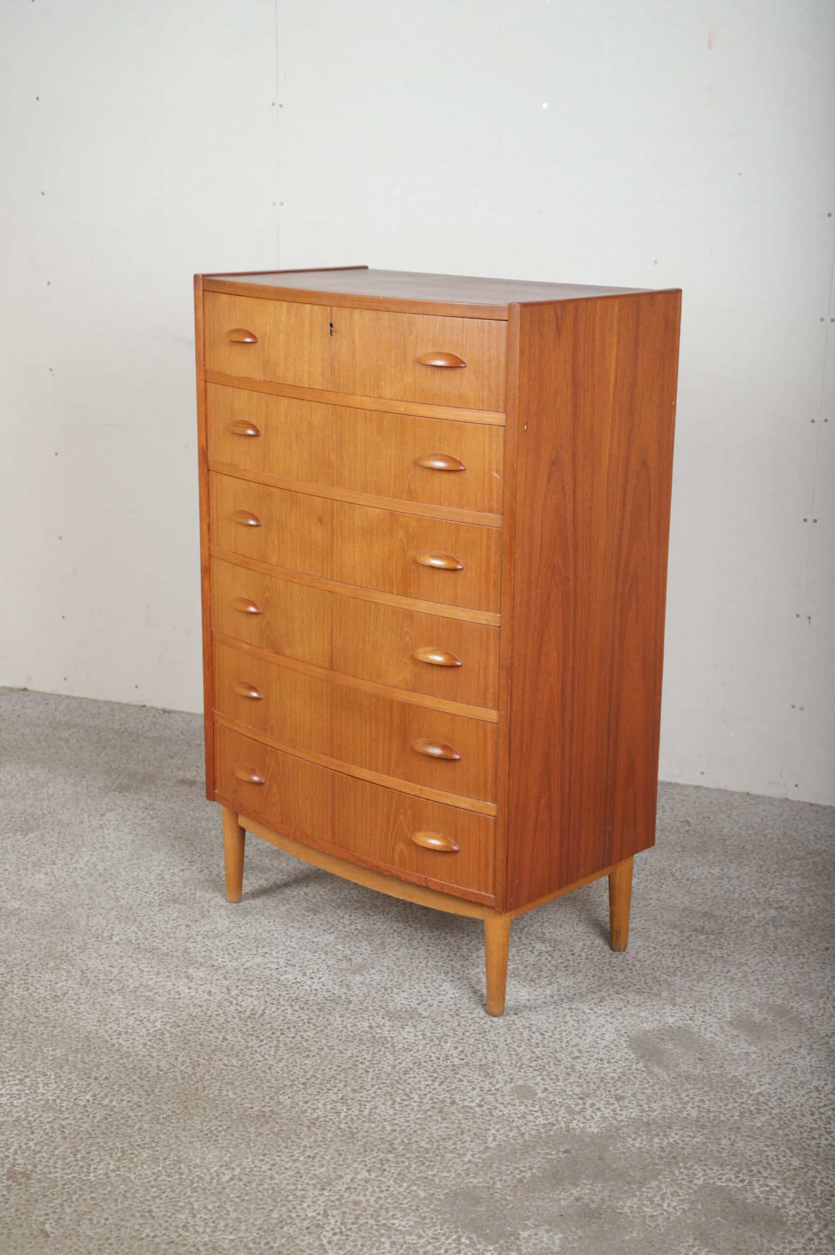 Kommode i teak med seks skuffer og buede greb - Image 1