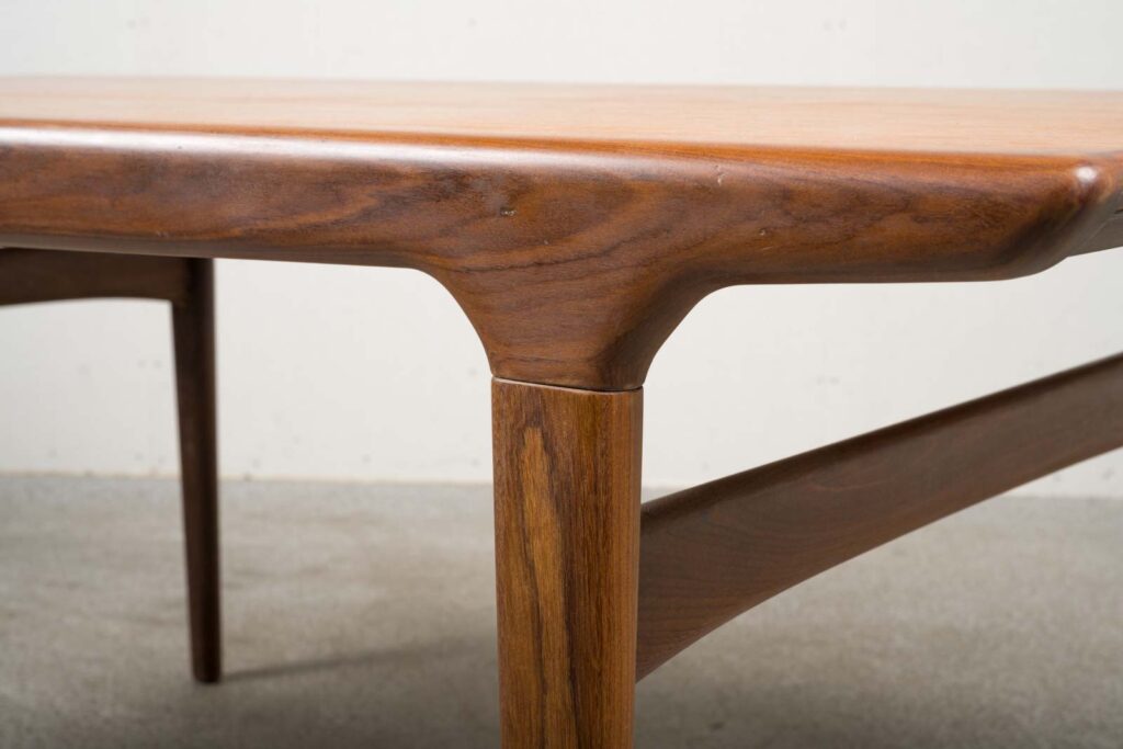 Spisebord J. L. Møller