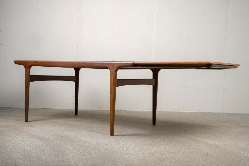 Spisebord J. L. Møller