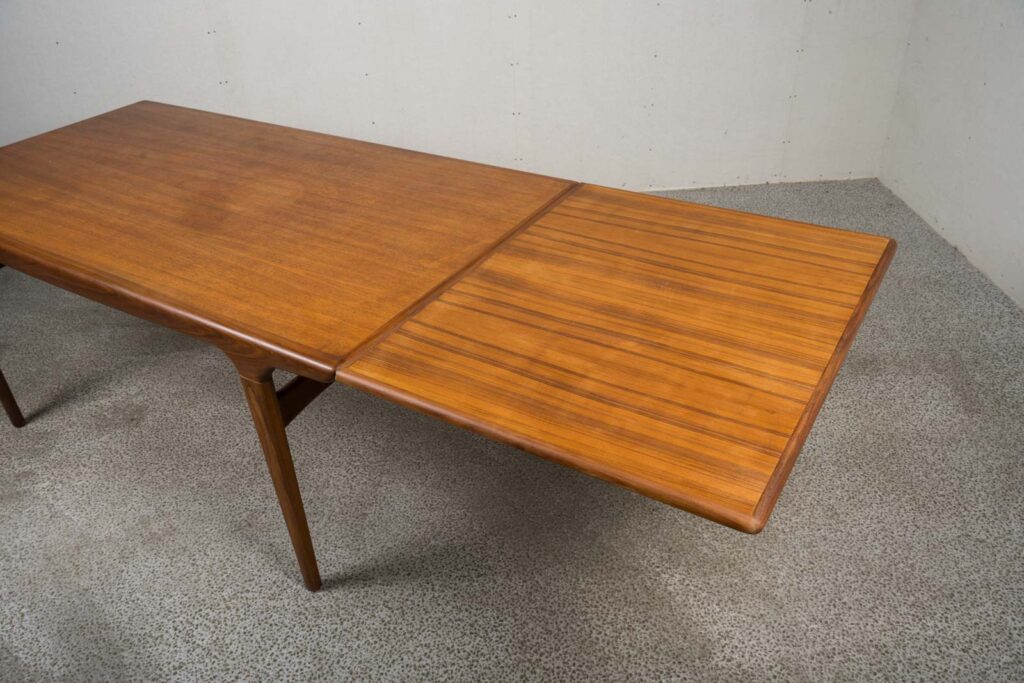 Spisebord J. L. Møller