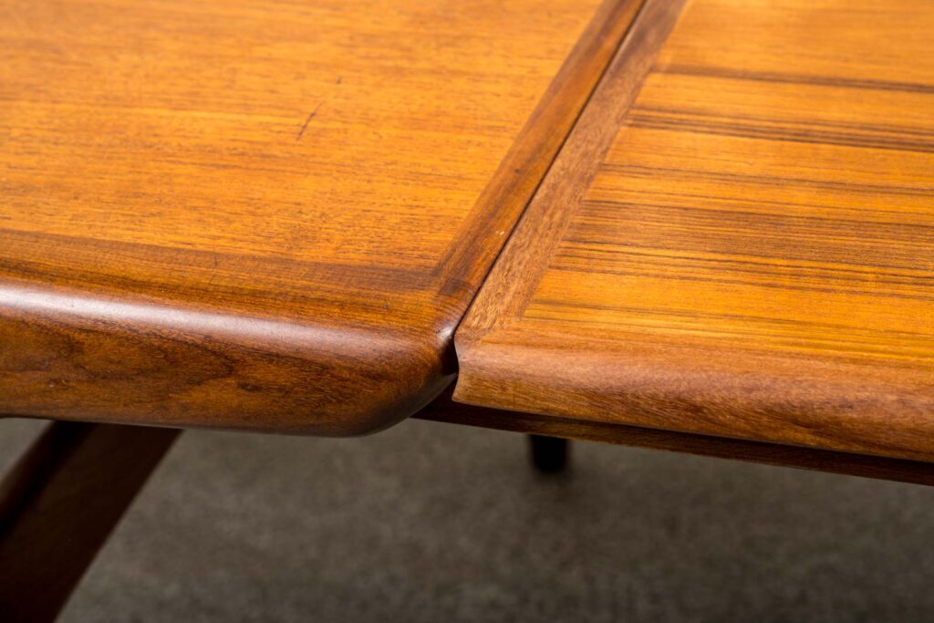 Spisebord J. L. Møller