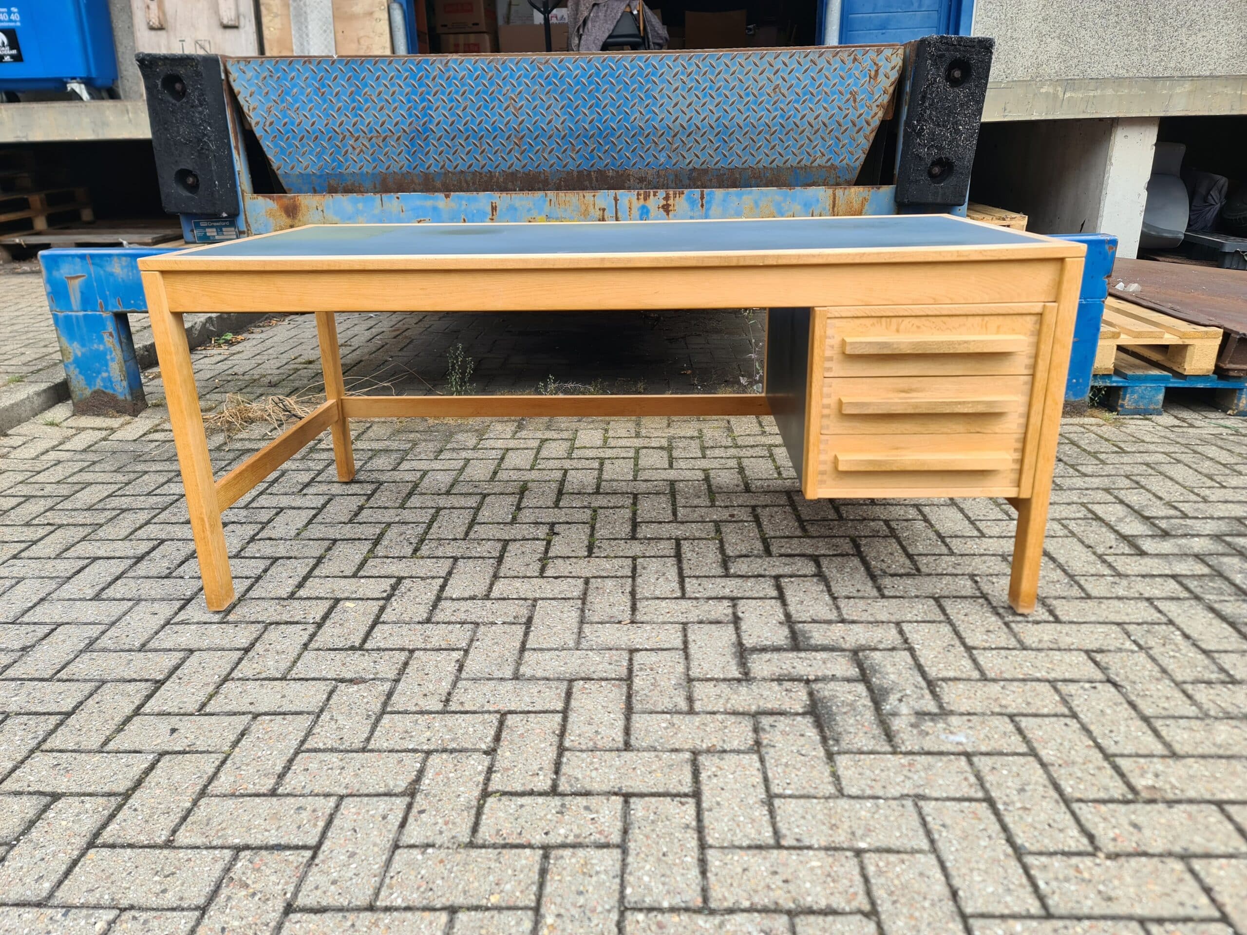 Bernt Petersen skrivebord eg