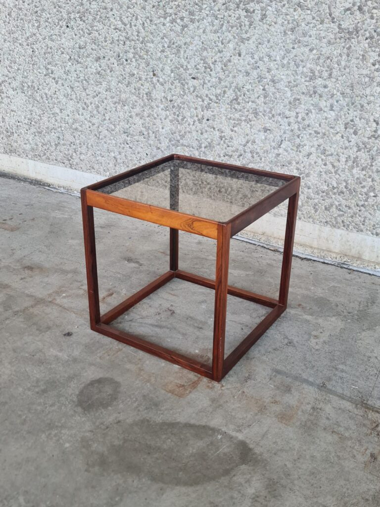 Aksel Kjersgaard. Sidebord af massiv palisander og glasplade