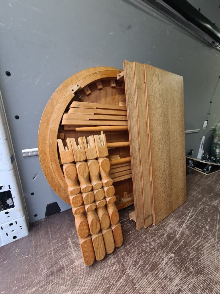 Spisebord fineret eg Ø115