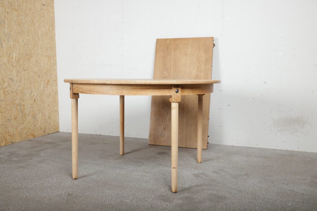 Spisebord, rundt spisebord Ø120 i massiv egetræ med én tillægsplade, b11