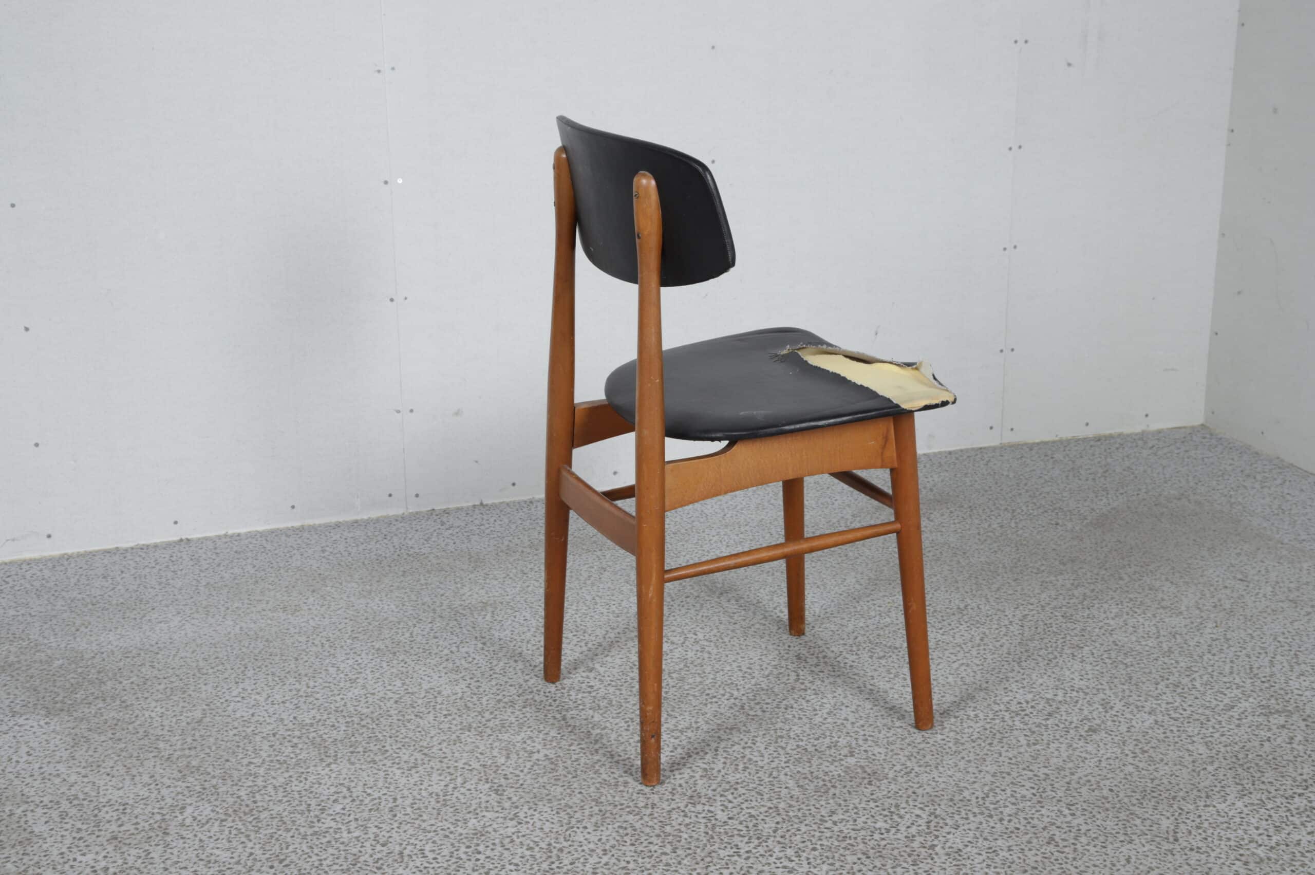 1 spisestol med defekt sæde - Image 1