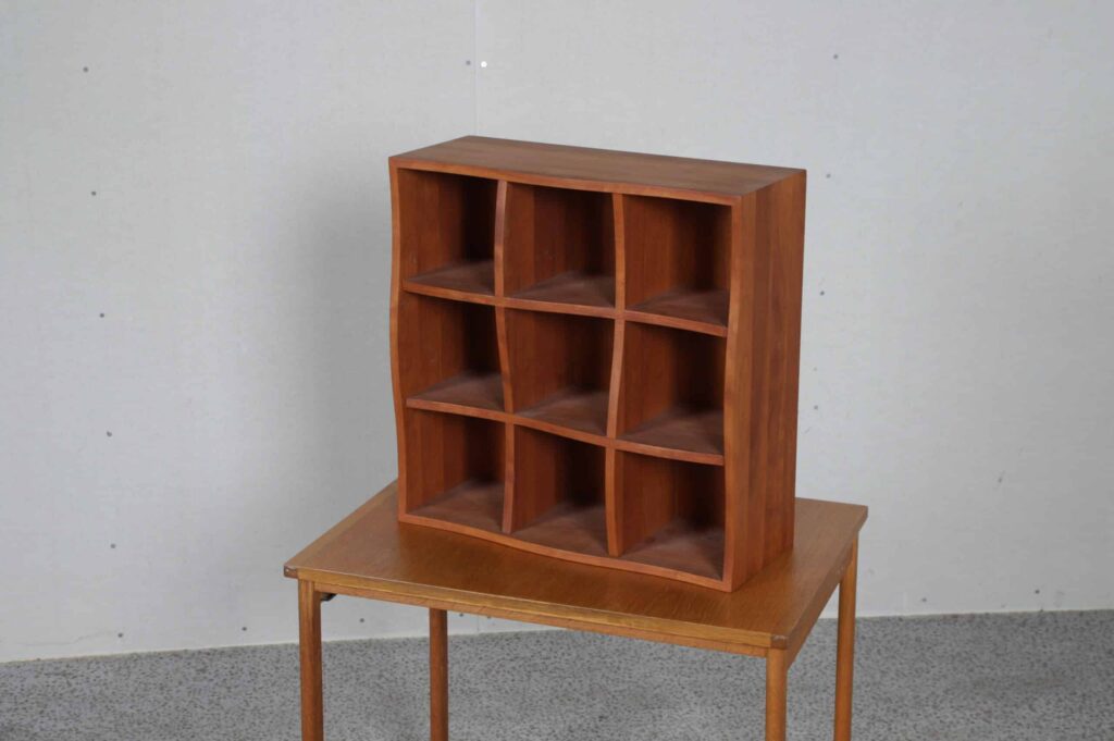 Sættekasse, bølget design