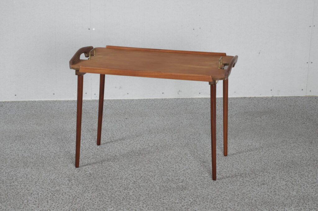 Bakkebord med opslåelige ben