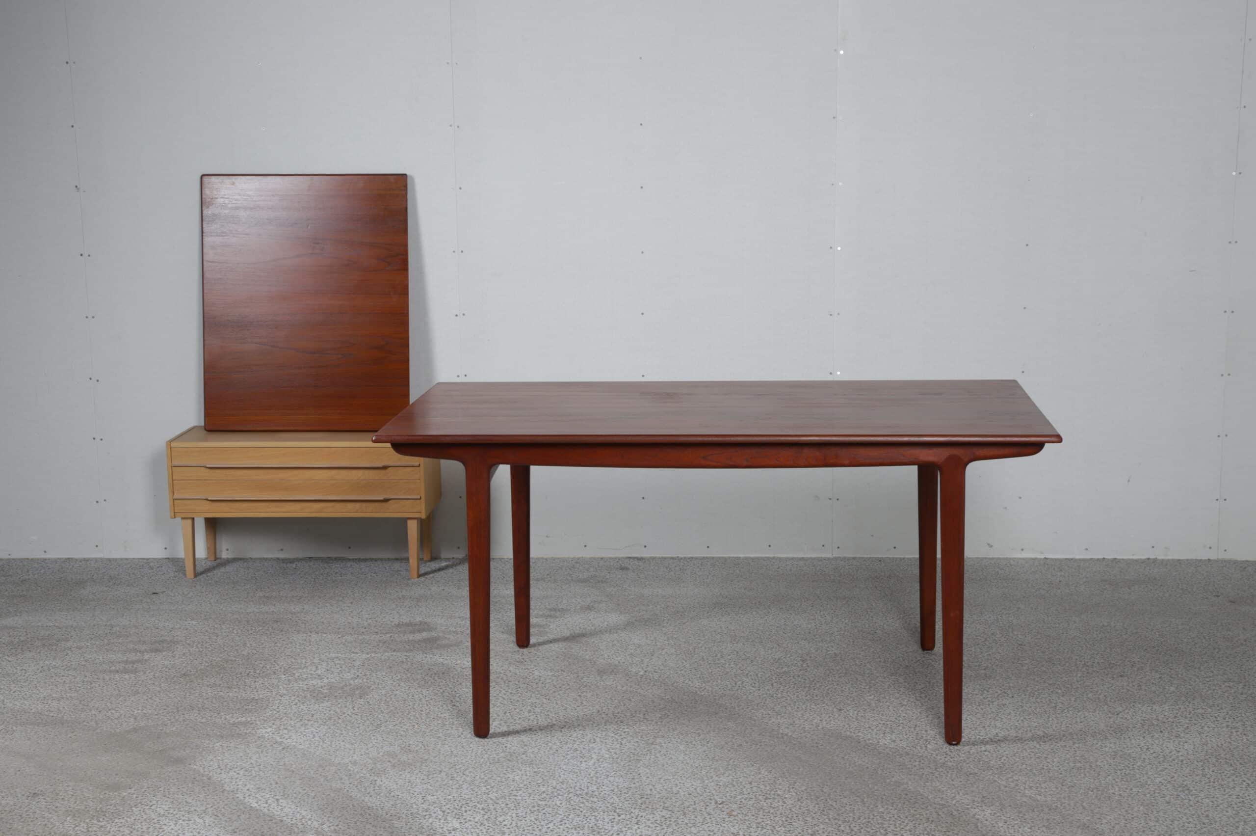 Spisebord i teak ala johannes andersen