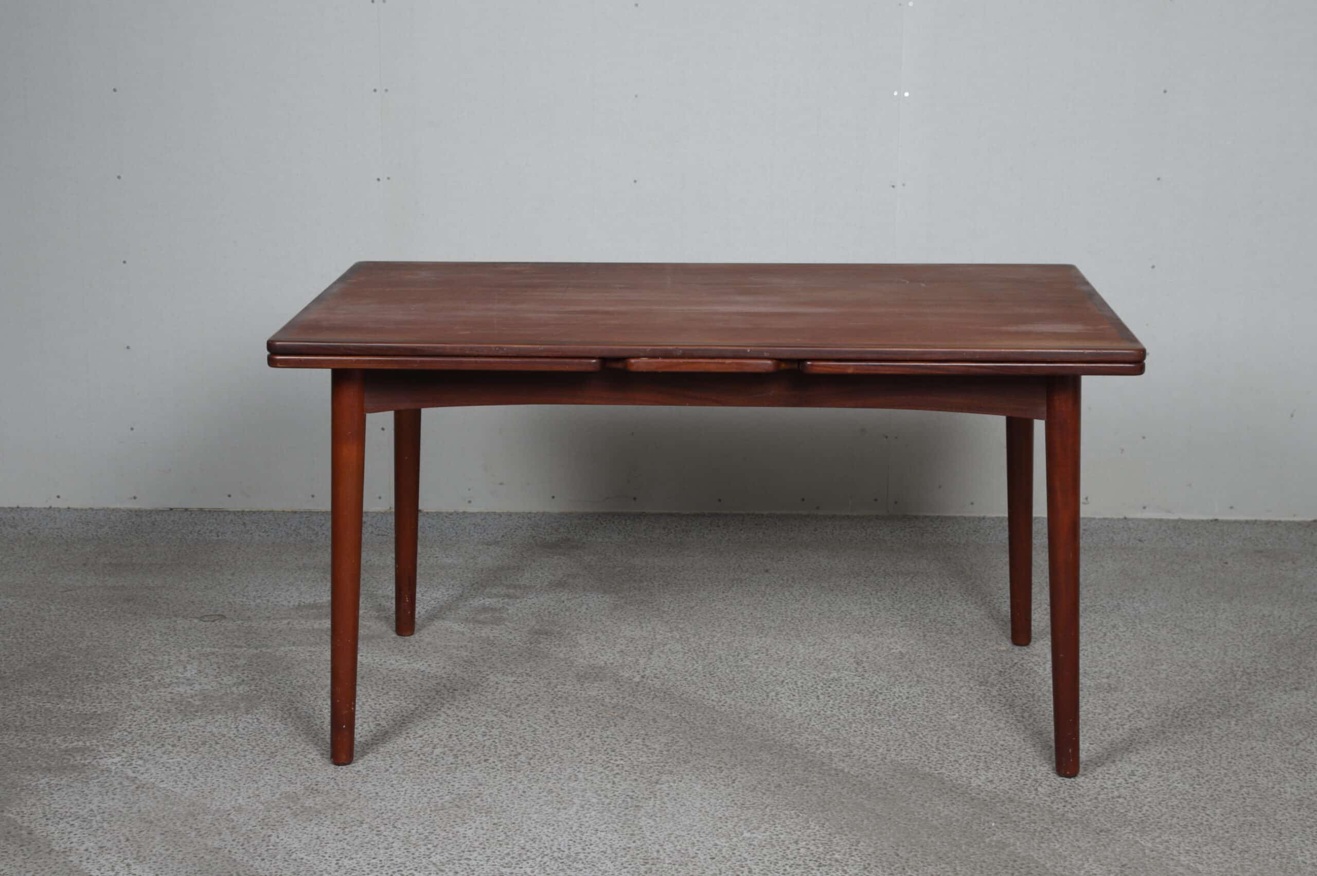 Spisebord i teak med hollandsk udtræk