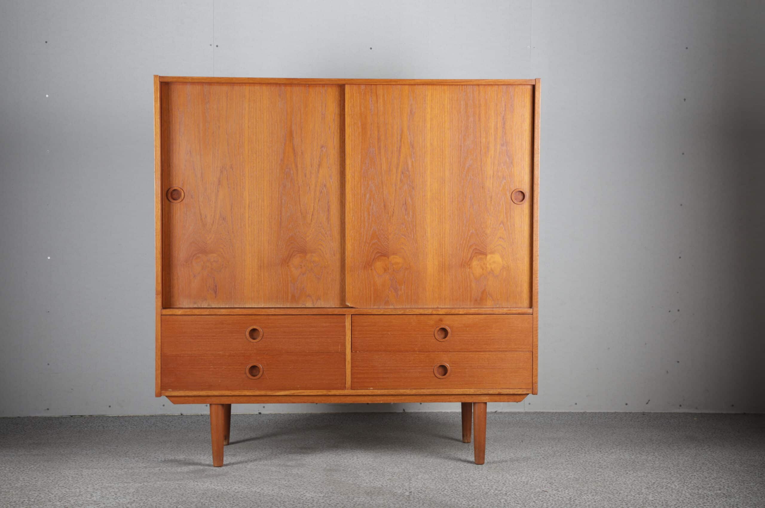 Skab med skydelåger og skuffer i teak - Image 1