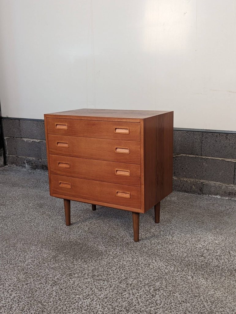 kommode, Underdel 1, hundevad