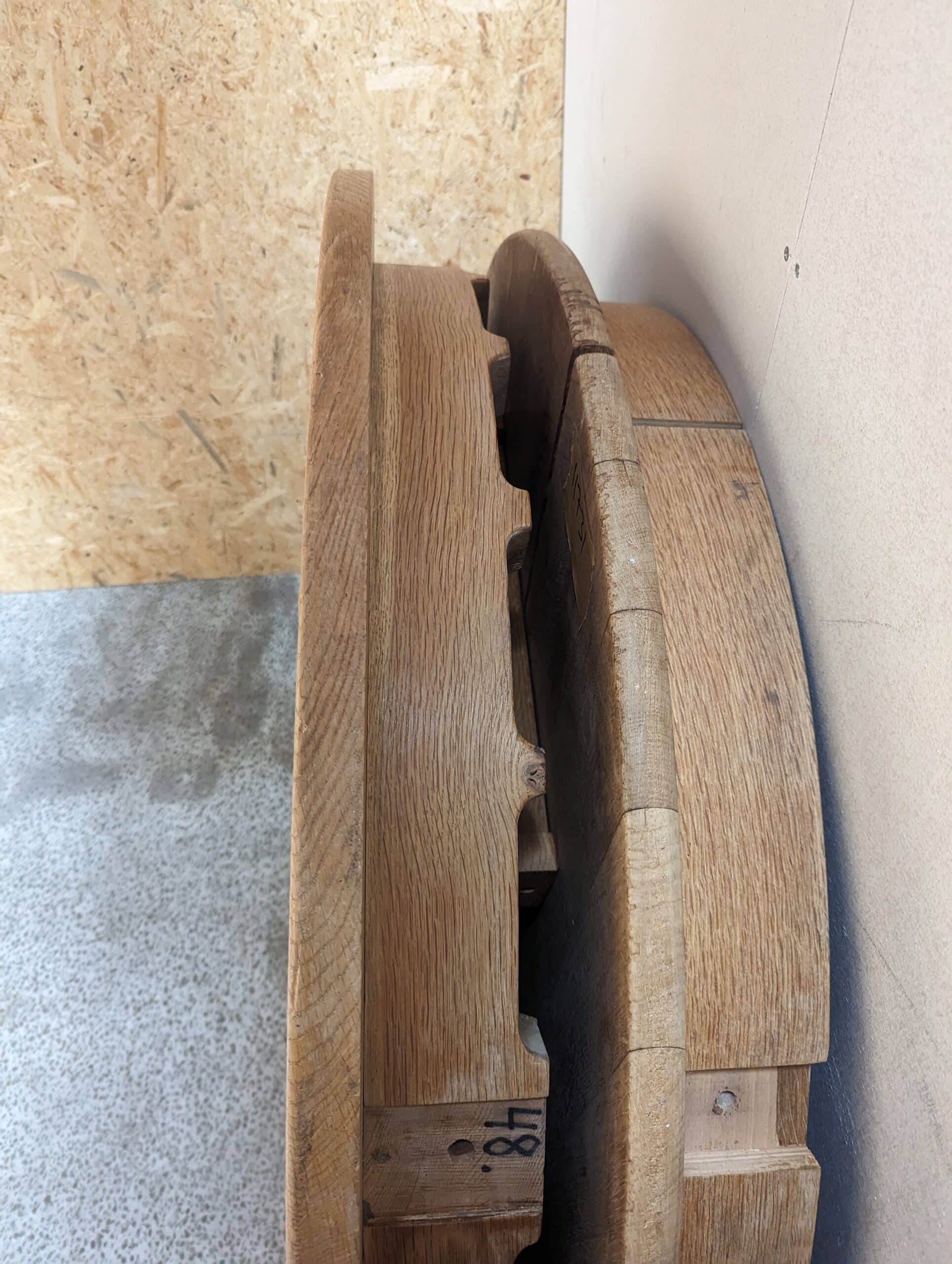 rundt spisebord i egetræ, b3 - Image 1