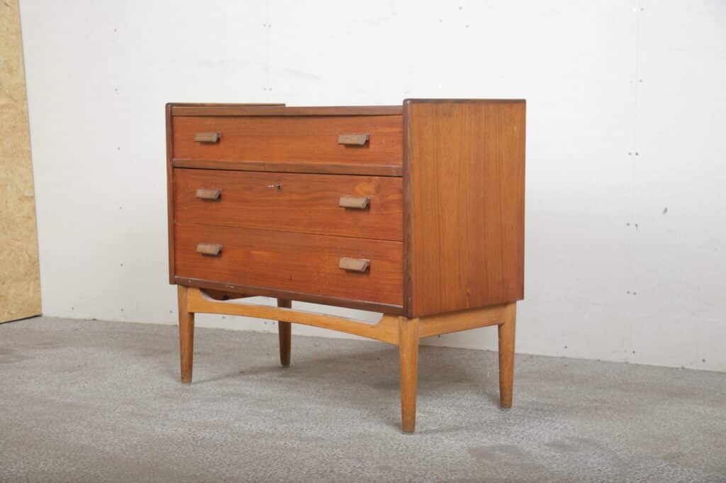 Sminke-kommode i teak med tre skuffer og spejl