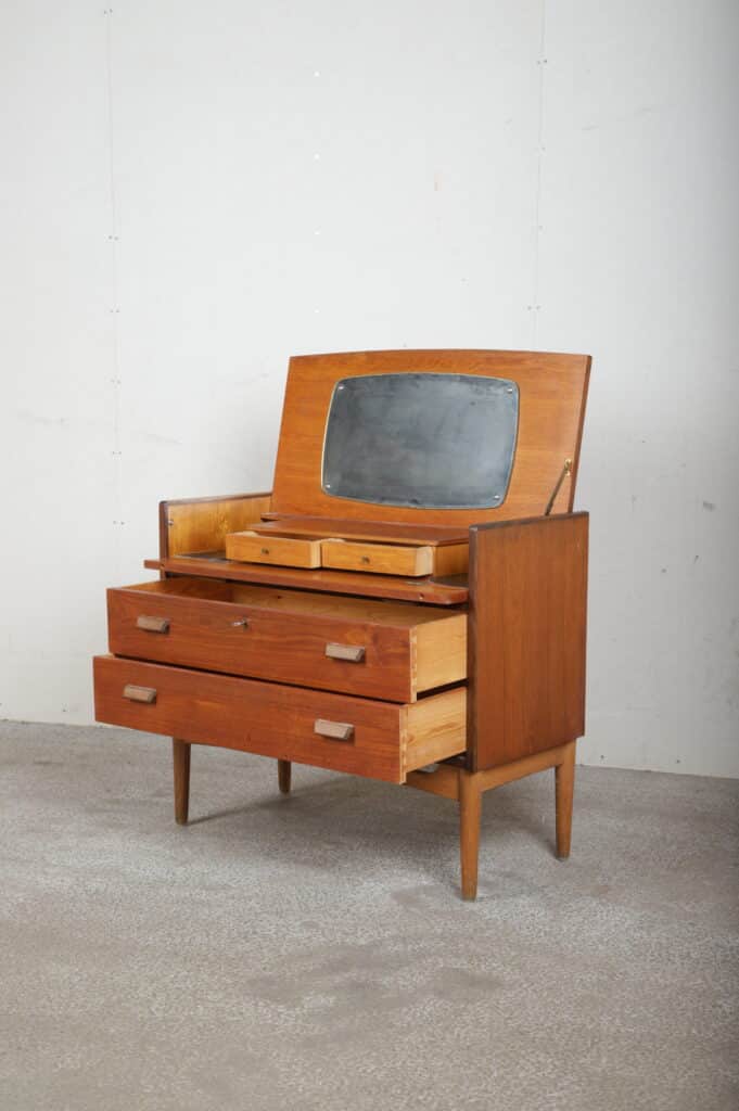 Sminke-kommode i teak med tre skuffer og spejl