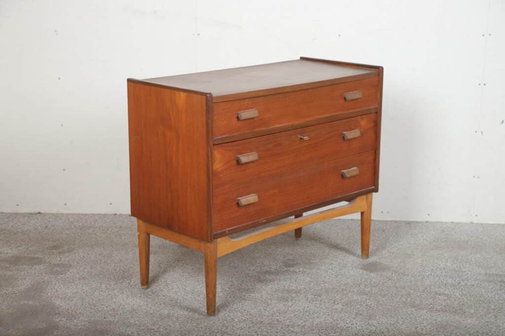 Sminke-kommode i teak med tre skuffer og spejl