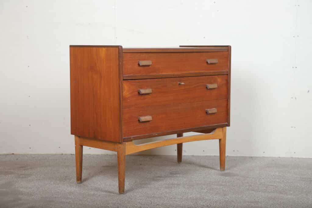 Sminke-kommode i teak med tre skuffer og spejl