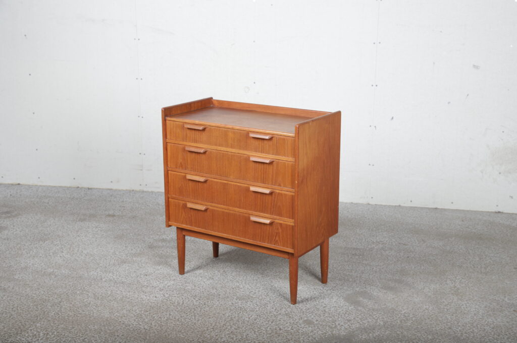 Entrekommode i teaktræ