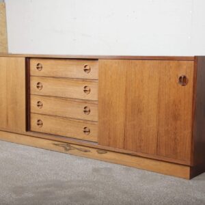 Lang lav skænk i palisander med to skydedøre og skuffer i midten, palisander - Image 2