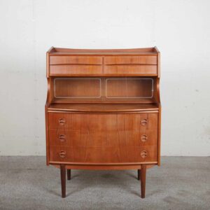 Chatol i teak med glas skydelåger, Falsig Møbelfabrik - Image 1