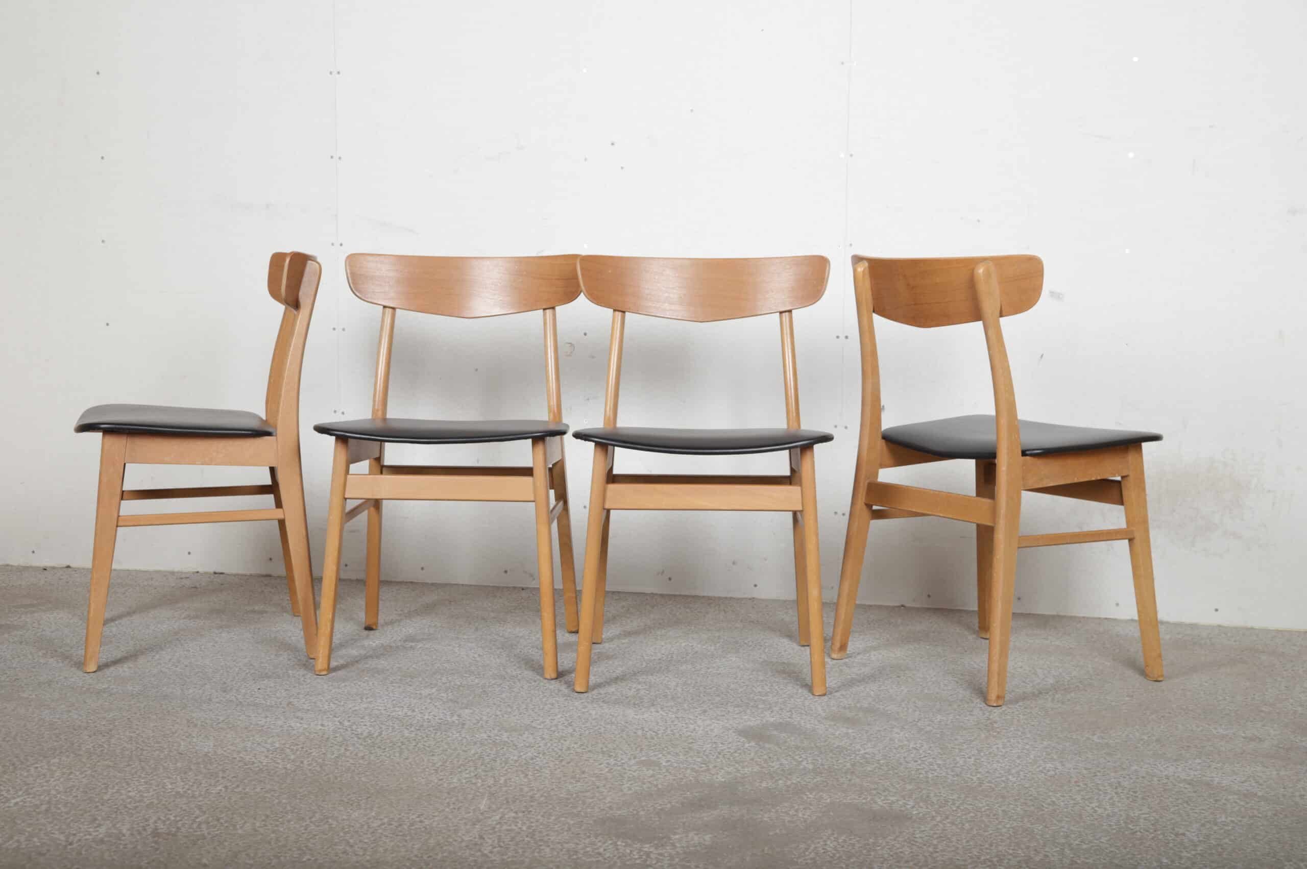 Fire spisestole, teak og sort kunstlæder, Mosbøl