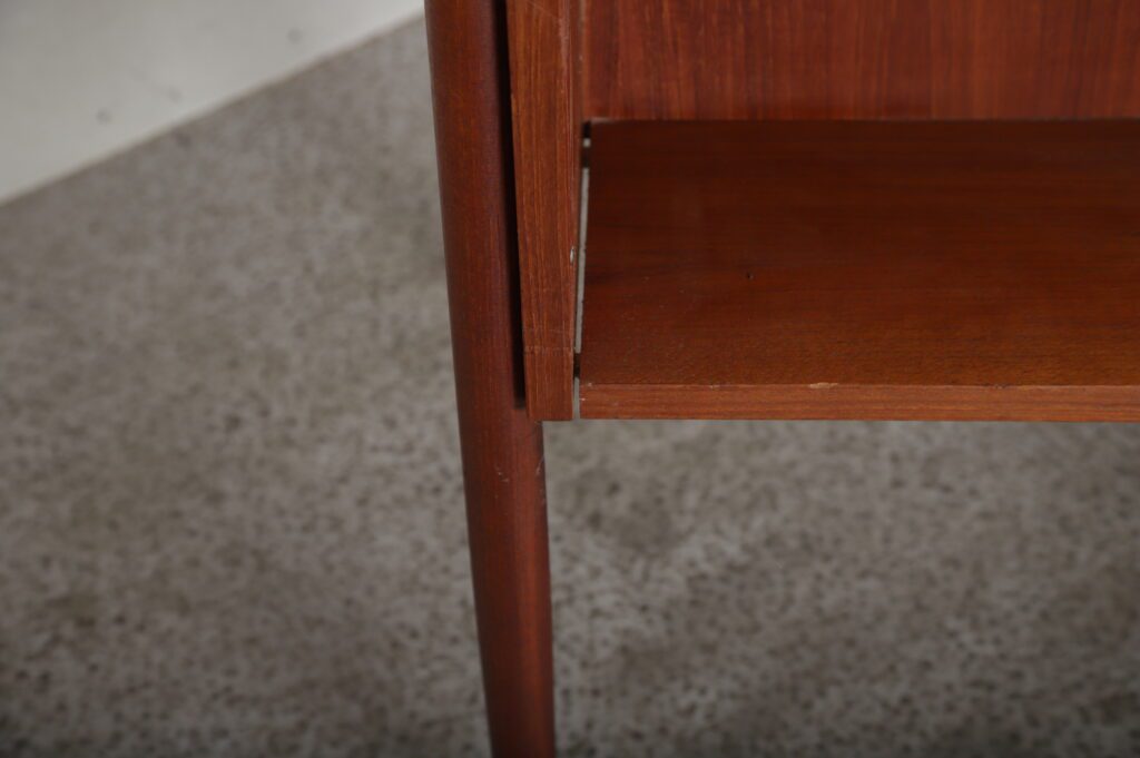 Skrivebord i teak, Tibergaard