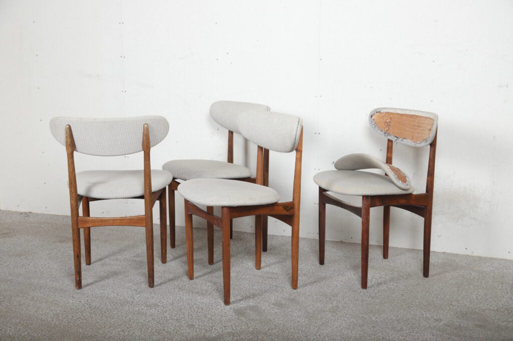 Fire spisestole i palisander, til ombetrækning