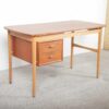 Skrivebord med to skuffer, på stel af egetræ, bordplade i teak