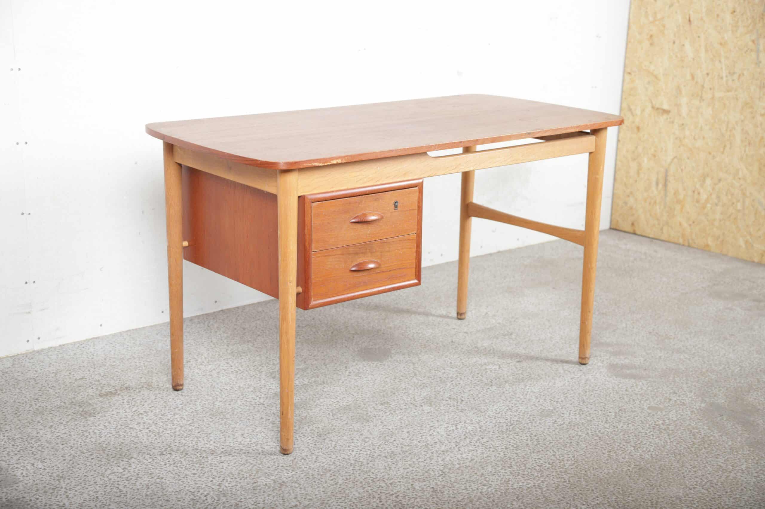 Skrivebord med to skuffer, på stel af egetræ, bordplade i teak - Image 3