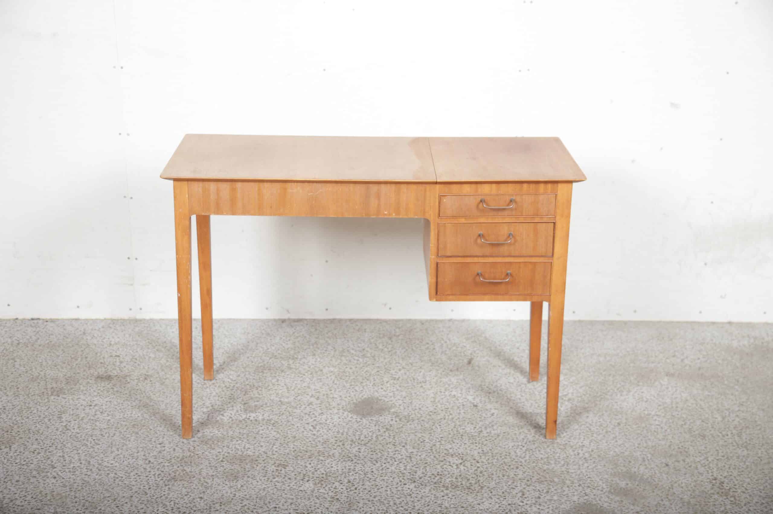 Skrivebord / sminkebord - Image 2