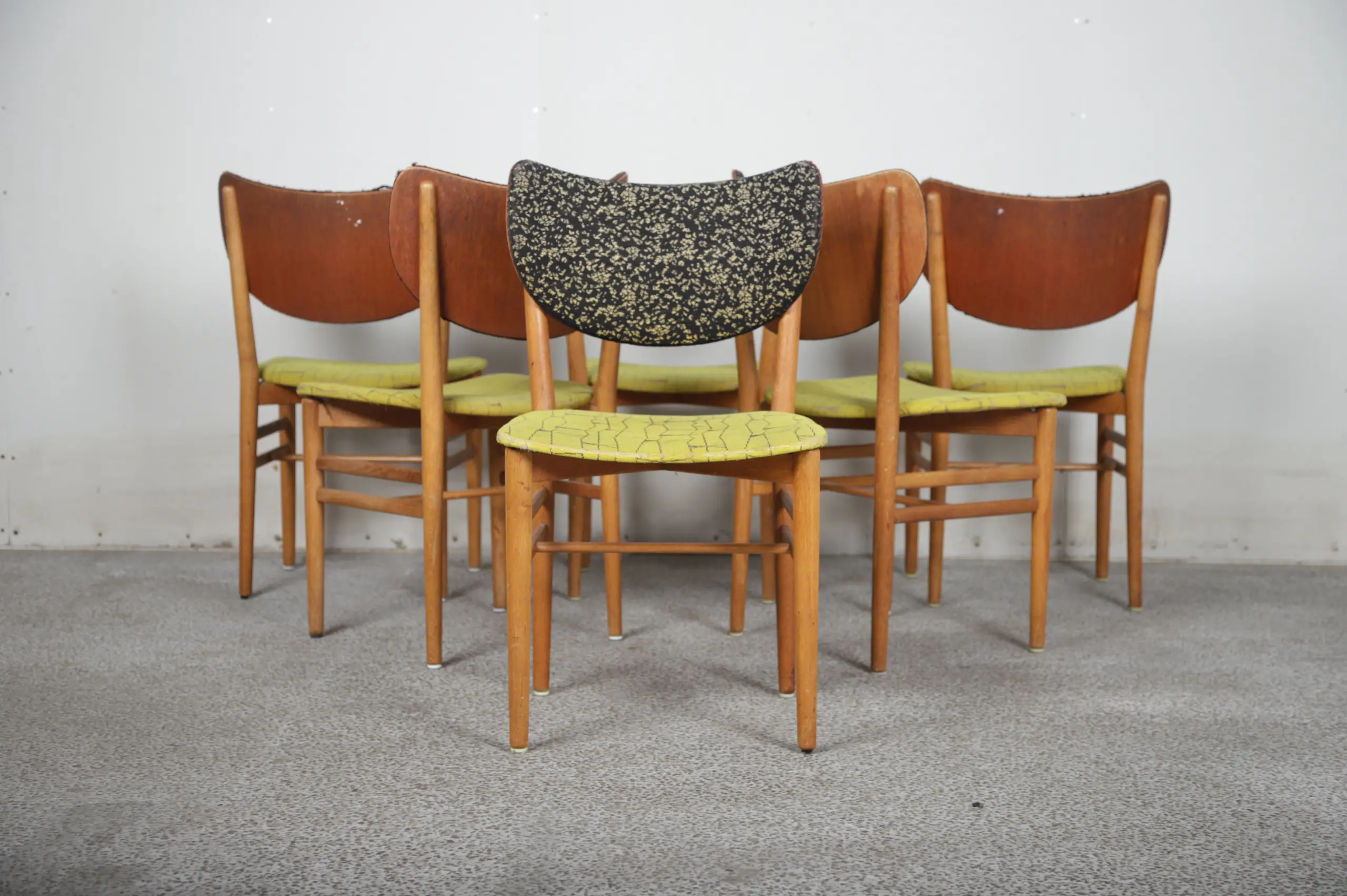 Seks spisestole i teak og egetræ af Niels og Eva Koppel - Image 1