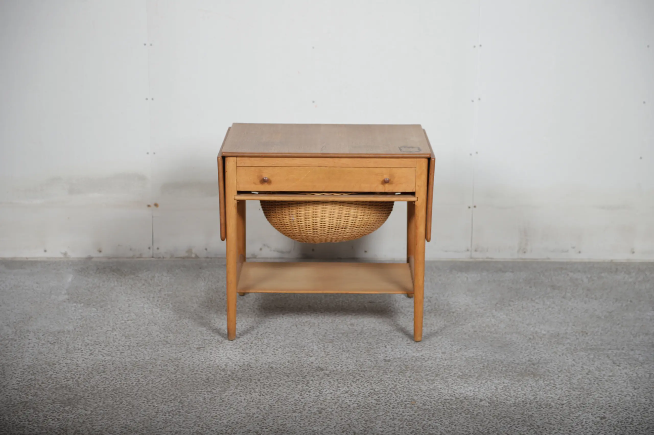 Sybord i massiv egetræ, Wegner, AT33. Til renovering