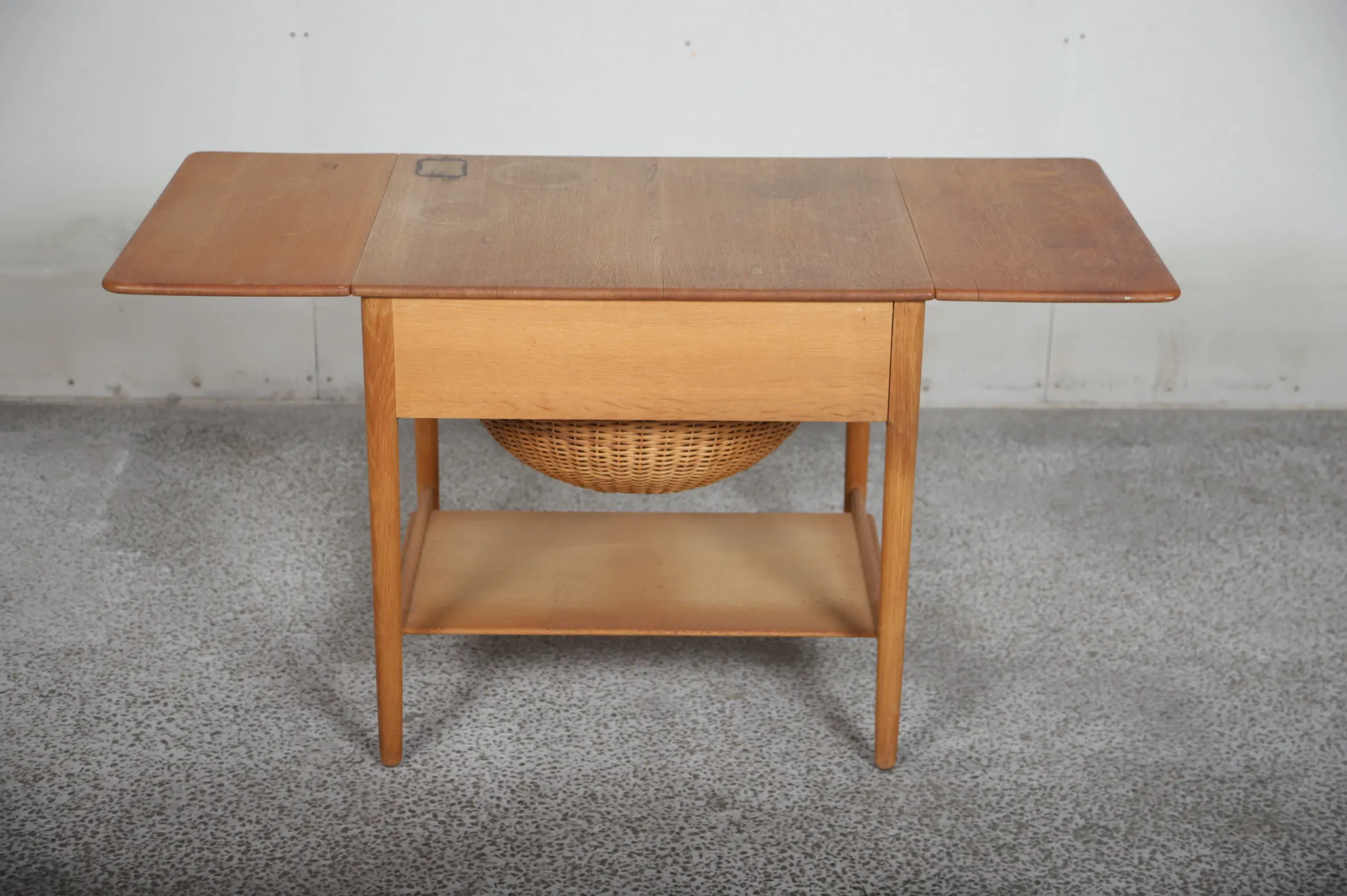 Sybord i massiv egetræ, Wegner, AT33. Til renovering