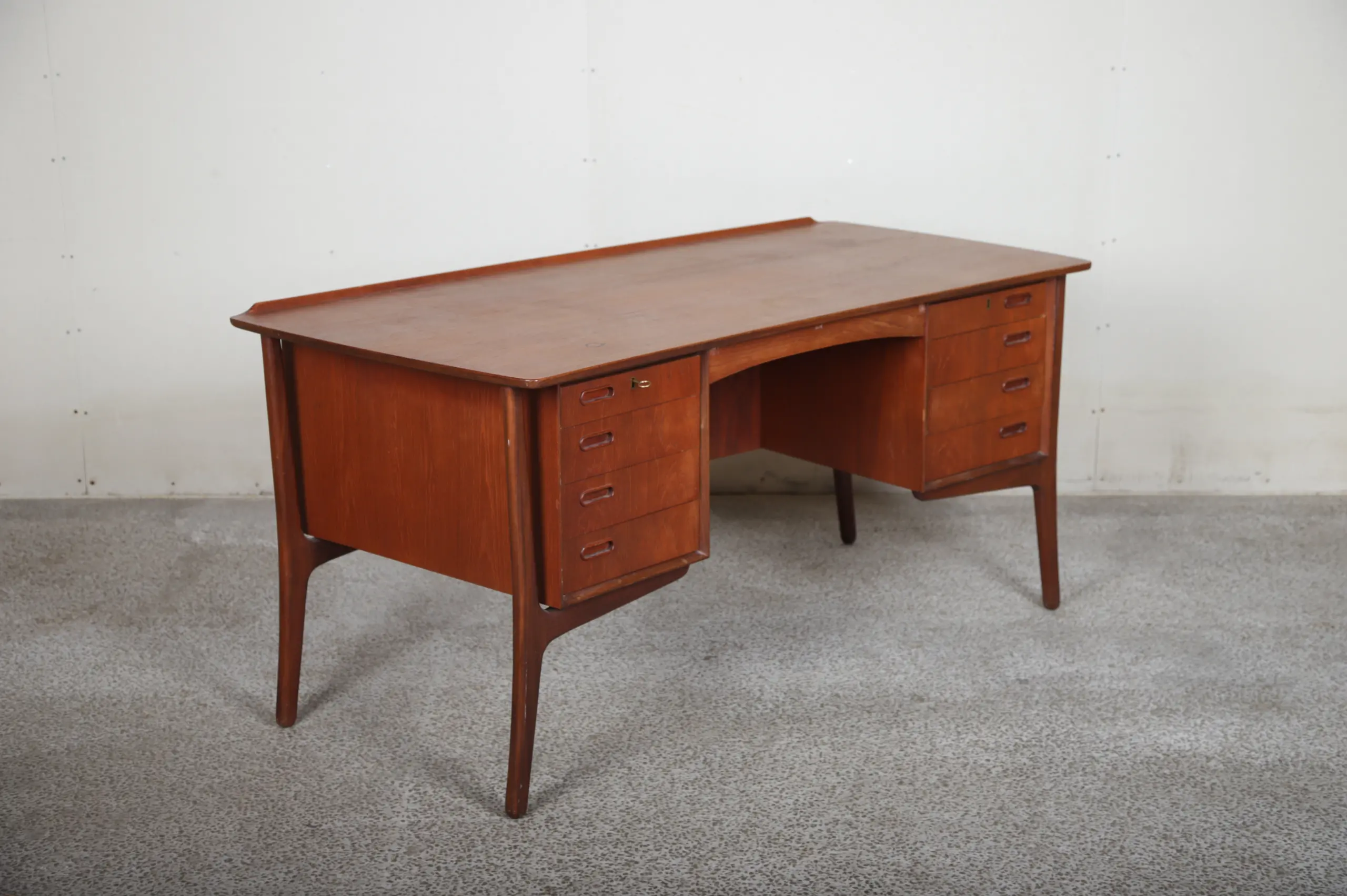 Skrivebord i teak af Svend Aage Madsen