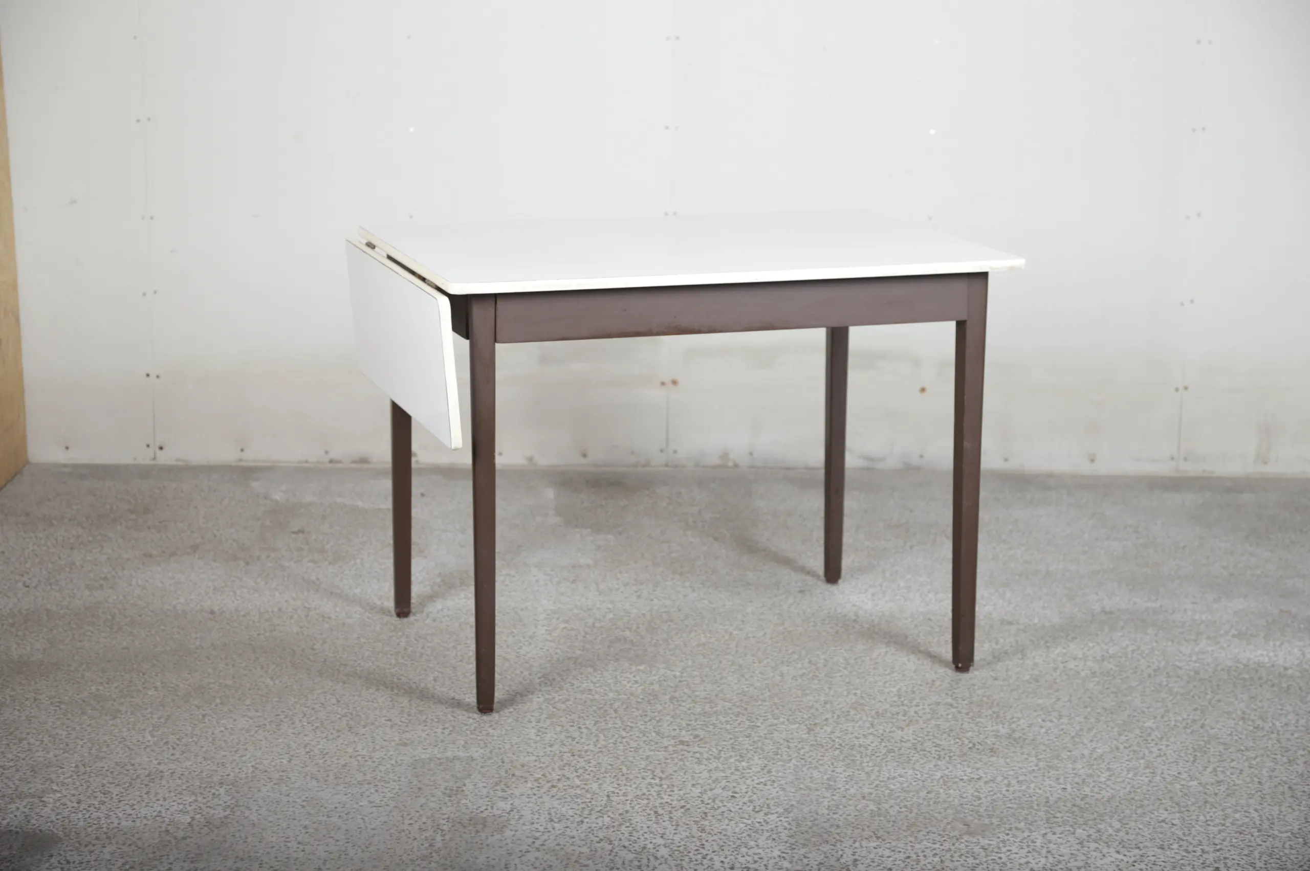 Spisebord med forlænger-klap