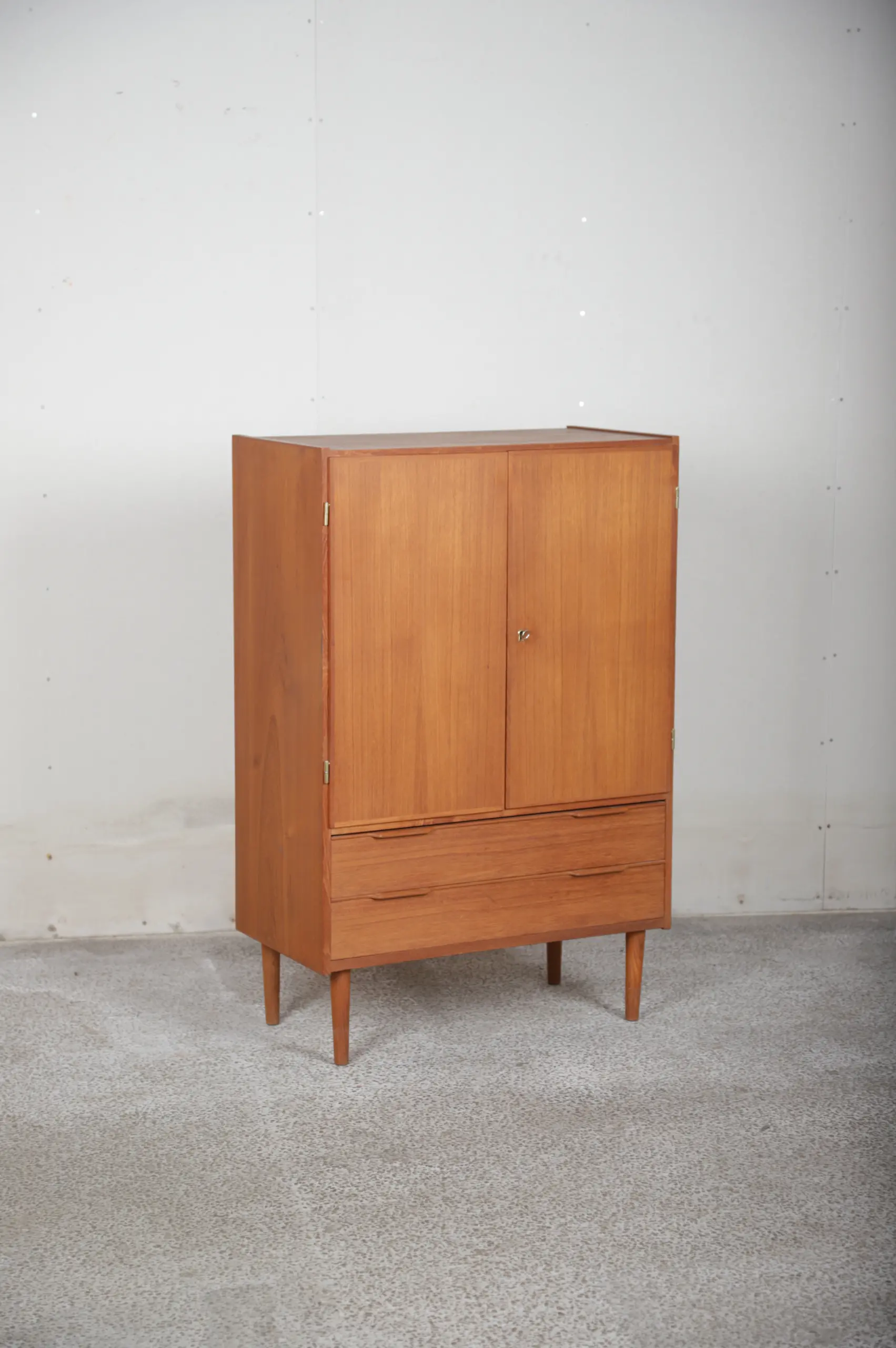 Skab med to skuffer, teaktræ - Image 1