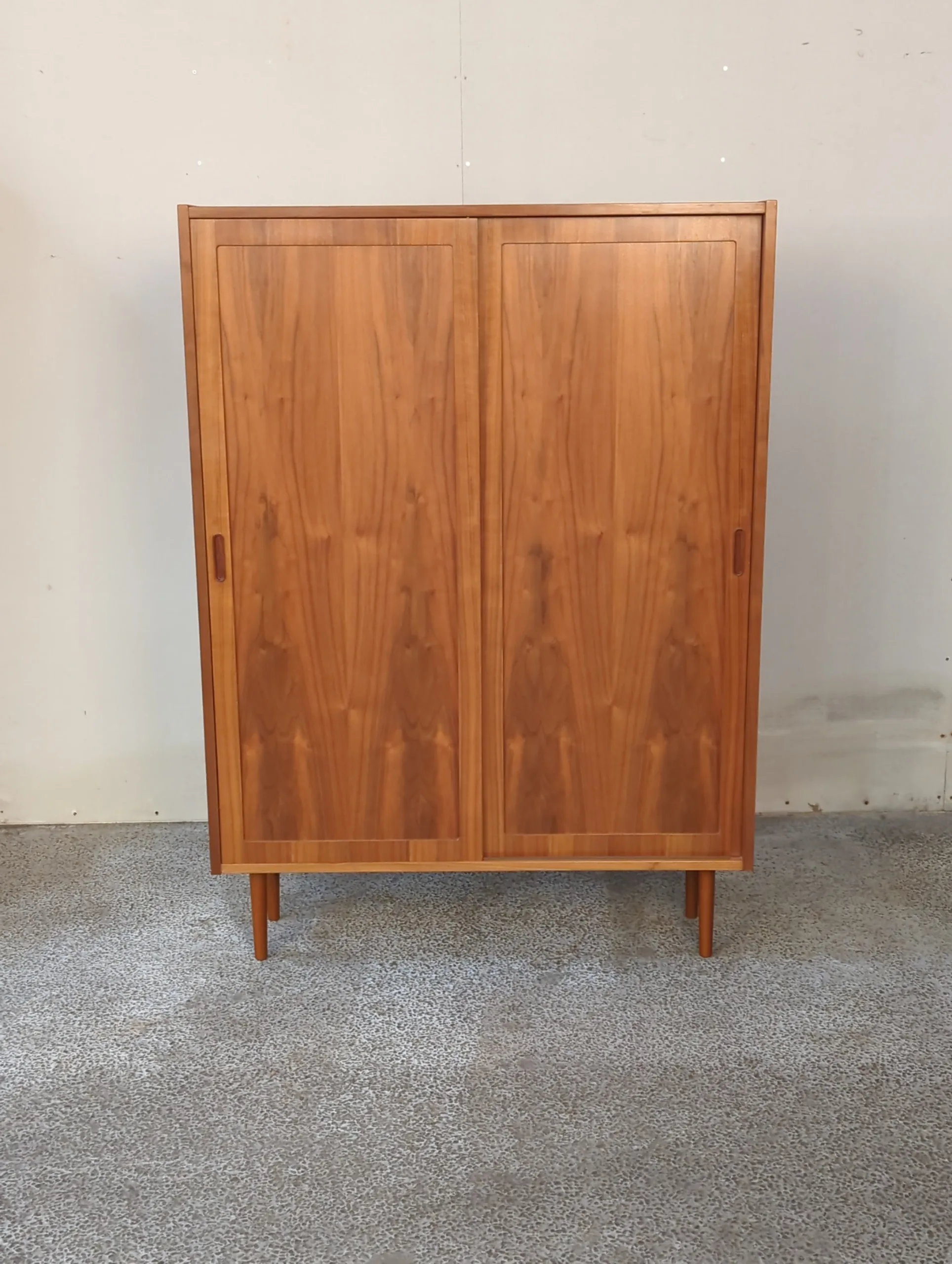 Vitrine, Hundevad - Image 1