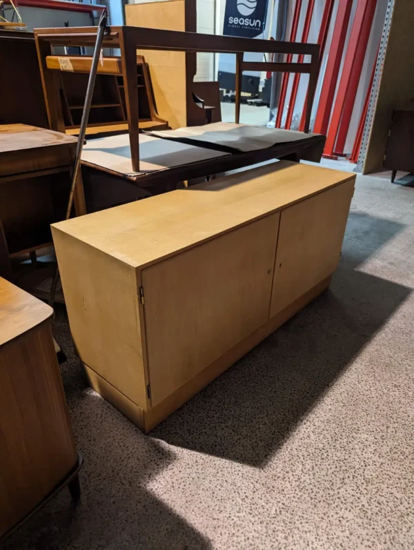 Skænk i egetræ, Hundevad